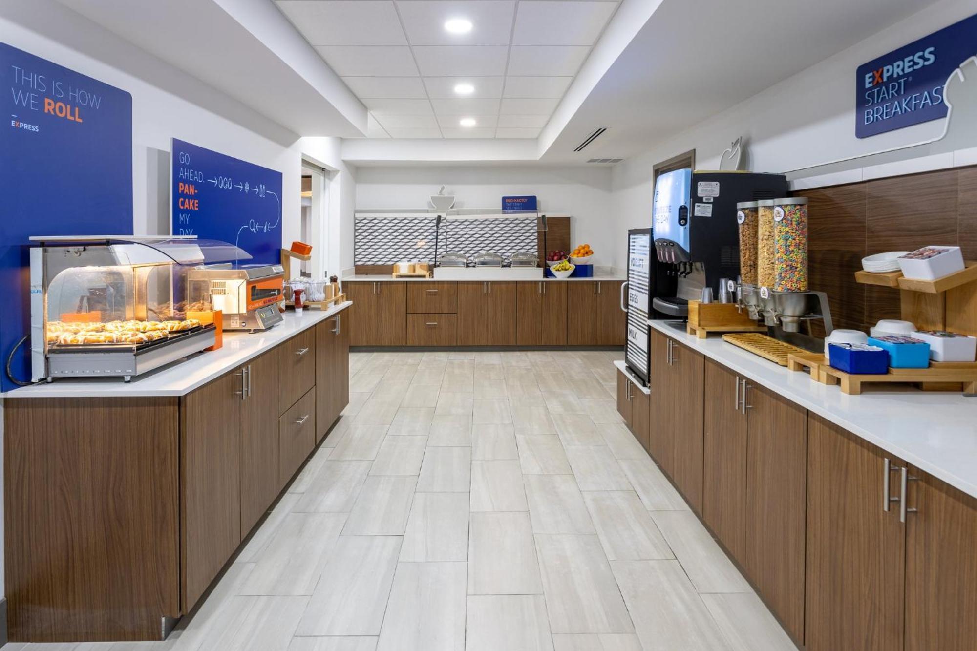 Holiday Inn Express Hotel & Suites Vineland Millville By Ihg Exterior foto